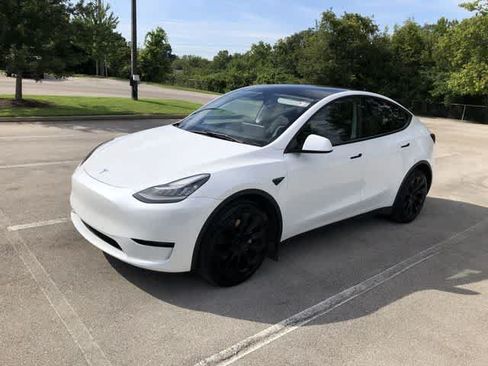 Used 2022 Tesla Model Y Long Range AWD/4WD image 32