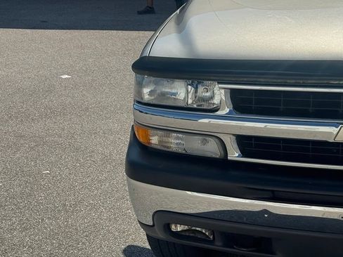 Used 2003 Chevrolet Suburban LS w/ LS Preferred Equipment Group AWD/4WD image 7