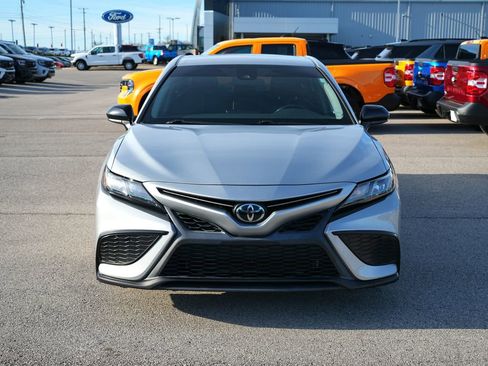 Used 2021 Toyota Camry SE image 2