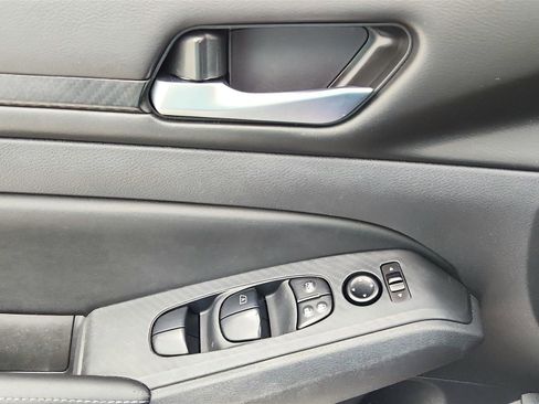 Used 2025 Nissan Altima 2.5 SV image 23