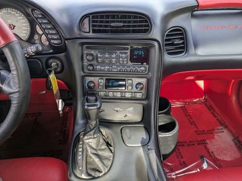 Used 2000 Chevrolet Corvette Convertible w/ Memory Pkg RWD image 18