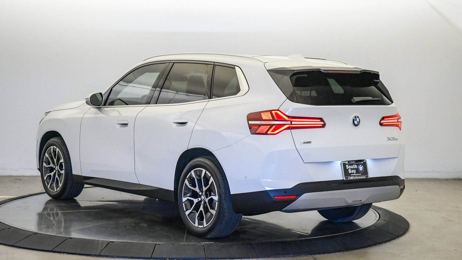 Used 2026 BMW X3 xDrive30i w/ Premium Package AWD/4WD image 2