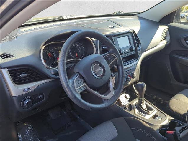 Used 2016 Jeep Cherokee Sport FWD image 15