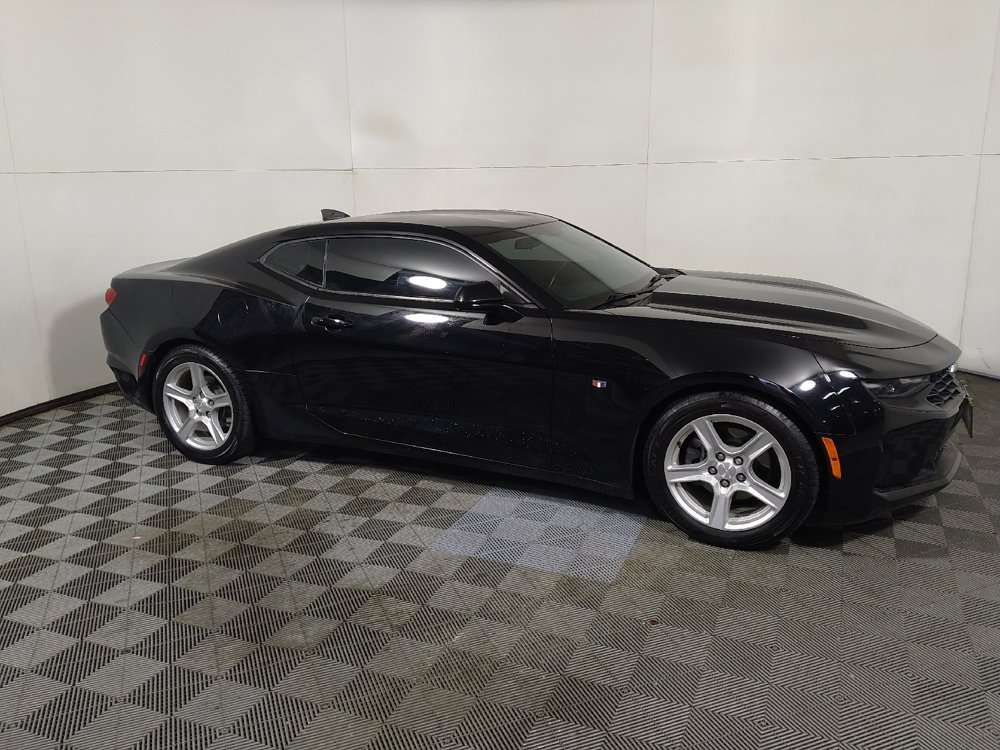 Used 2020 Chevrolet Camaro LT RWD image 11