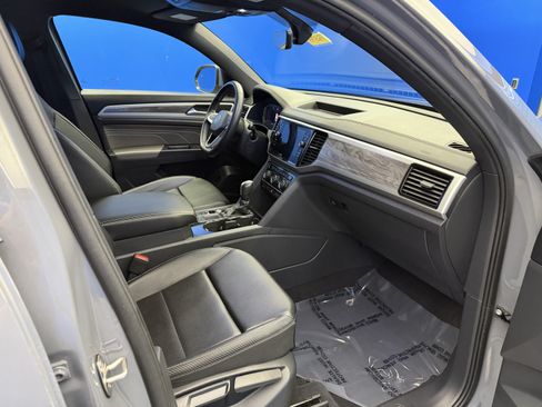 Certified 2023 Volkswagen Atlas Cross Sport SE FWD image 24