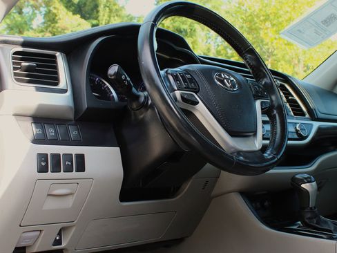 Used 2018 Toyota Highlander Limited image 13