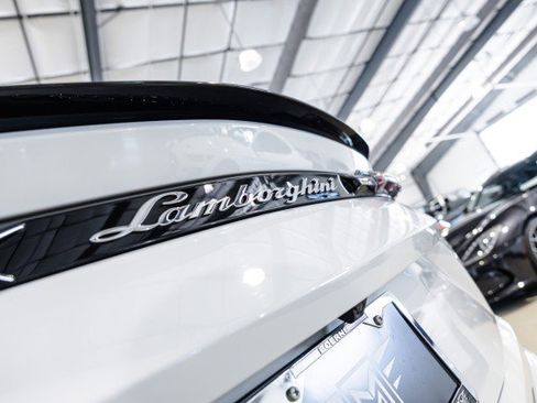 Used 2022 Lamborghini Urus AWD/4WD image 15