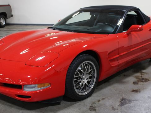 Used 2002 Chevrolet Corvette Convertible w/ Preferred Equipment Group2 RWD image 6