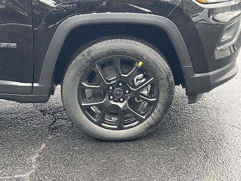 New 2026 Jeep Compass Latitude image 14