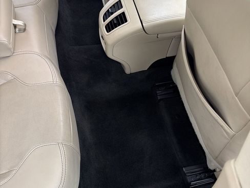 Used 2018 Ford Taurus Limited image 32