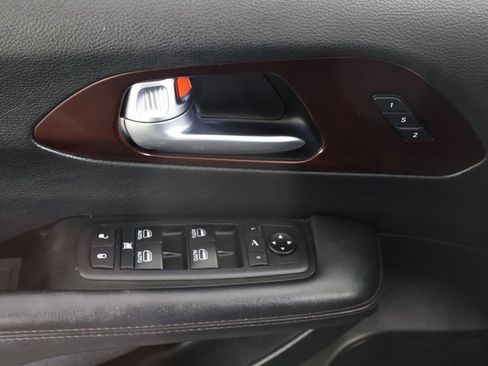 Used 2020 Chrysler Pacifica Limited image 35