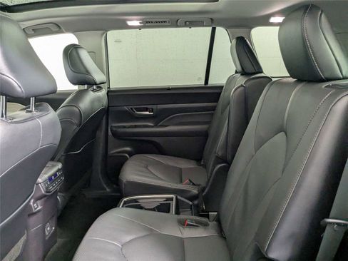 Used 2024 Toyota Grand Highlander Platinum image 32
