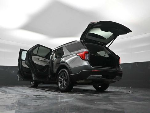 Used 2025 Ford Explorer Active w/ Active Comfort Package image 37