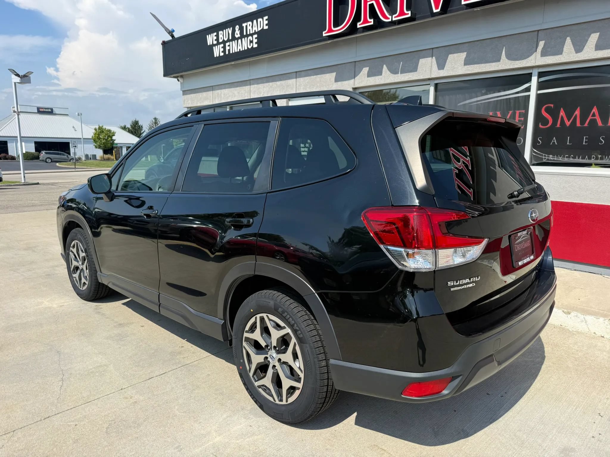 Used 2023 Subaru Forester Premium AWD/4WD image 4