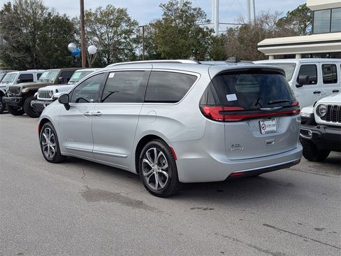 New 2026 Chrysler Pacifica Pinnacle image 7