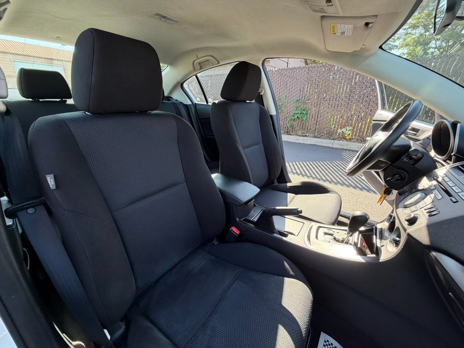 Used 2010 MAZDA MAZDA3 i Sport FWD image 23
