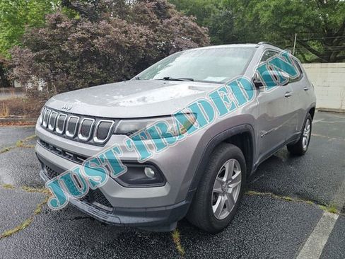 Used 2022 Jeep Compass Latitude FWD image 1