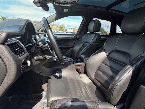 Used 2018 Porsche Macan Turbo AWD/4WD image 26
