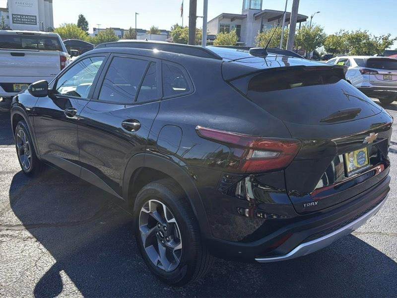 Used 2024 Chevrolet Trax LT FWD image 10