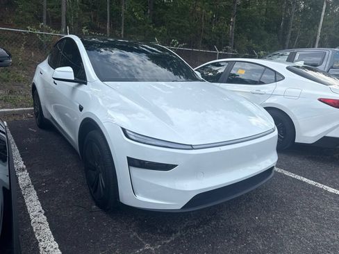 Used 2026 Tesla Model Y Long Range AWD/4WD image 1