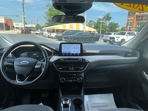 Used 2021 Ford Escape SE w/ SE Sport Appearance Package FWD image 9