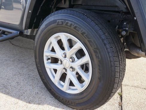 Used 2023 Jeep Gladiator Sport image 8