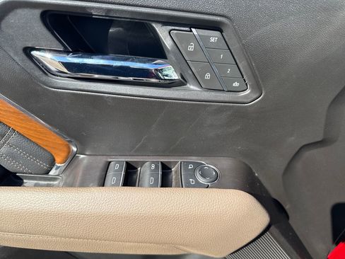 Used 2025 GMC Canyon Denali image 11