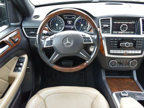 Used 2016 Mercedes-Benz GL 550 4MATIC image 12