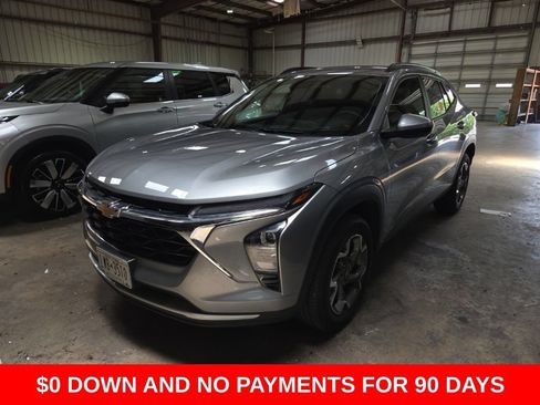 Used 2025 Chevrolet Trax LT w/ LT Convenience Package FWD image 1