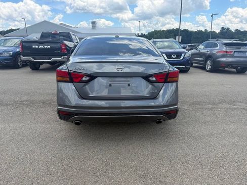 Used 2024 Nissan Altima 2.5 SV w/ SV Premium Package AWD/4WD image 7
