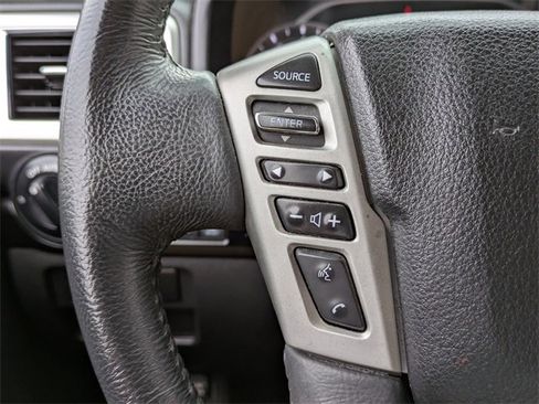 Used 2021 Nissan Titan SV w/ SV Convenience Package image 25