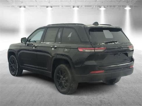 New 2025 Jeep Grand Cherokee Laredo image 6