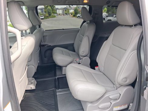 Used 2020 Toyota Sienna XLE Premium AWD/4WD image 23