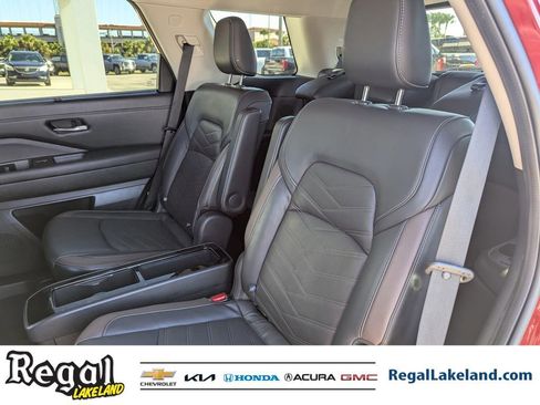 Used 2022 Nissan Pathfinder Platinum w/ Lighting Package (N92) image 16