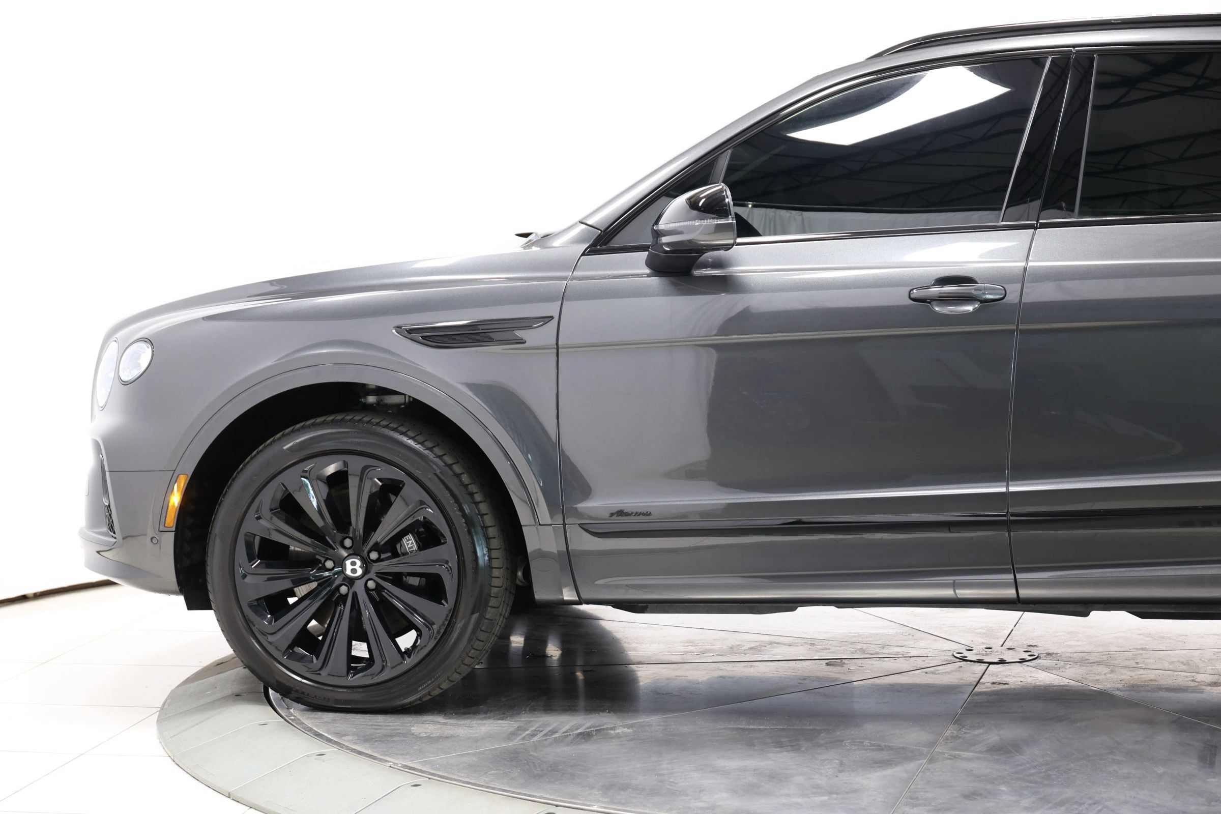 Used 2023 Bentley Bentayga Extended Wheelbase AWD/4WD image 8