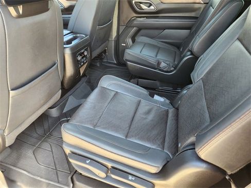 Used 2024 Chevrolet Suburban High Country w/ Advanced Technology Package image 28
