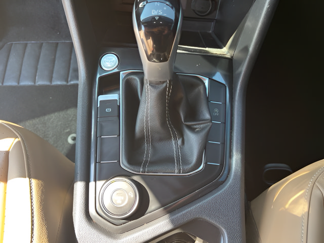 Used 2023 Volkswagen Tiguan SE AWD/4WD image 28