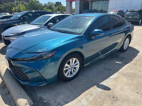 Used 2025 Toyota Camry LE w/ Convenience Package FWD image 1