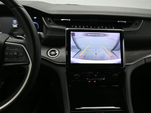 Used 2023 Jeep Grand Cherokee L Limited image 17