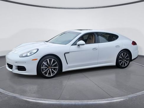 Used 2016 Porsche Panamera 4 image 4