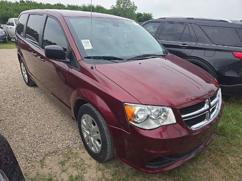 Used 2020 Dodge Grand Caravan SE w/ UConnect Hands-Free Group FWD image 4
