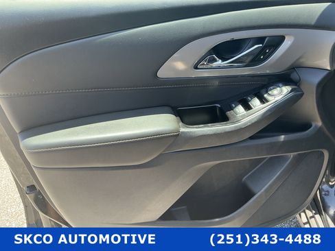 Used 2020 Chevrolet Traverse LS FWD image 12