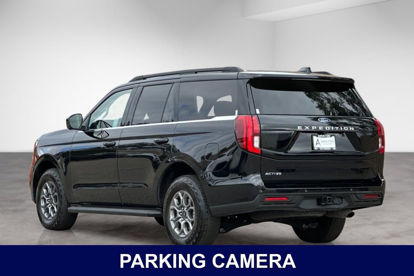 Used 2025 Ford Expedition Active AWD/4WD image 3
