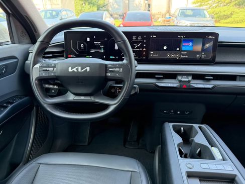 Used 2024 Kia EV9 Light Long Range RWD image 14