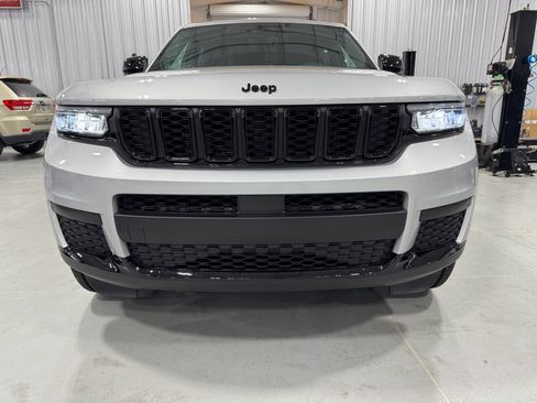 New 2025 Jeep Grand Cherokee L Altitude image 25
