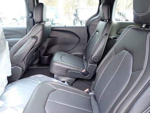 New 2026 Chrysler Voyager LX FWD image 13