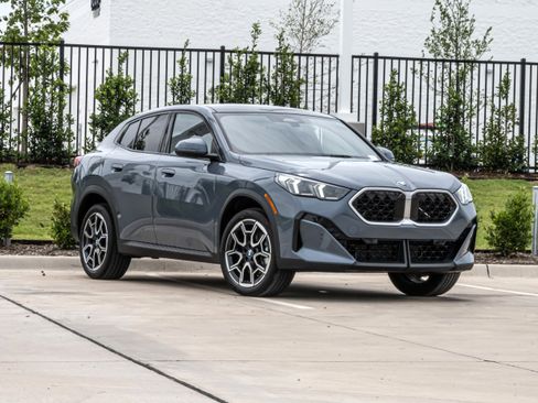 Certified 2026 BMW X2 xDrive28i AWD/4WD image 2
