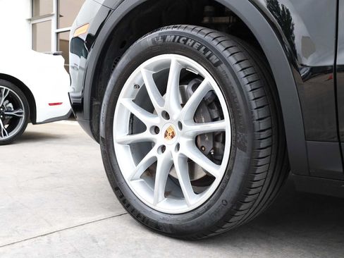 Used 2019 Porsche Cayenne AWD/4WD image 63