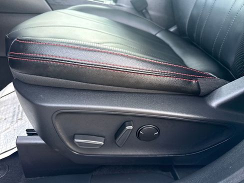 Used 2025 Ford Escape ST-Line Elite w/ Premium Technology Package image 34