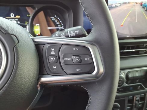 Certified 2025 Jeep Wrangler Unlimited Sahara image 19